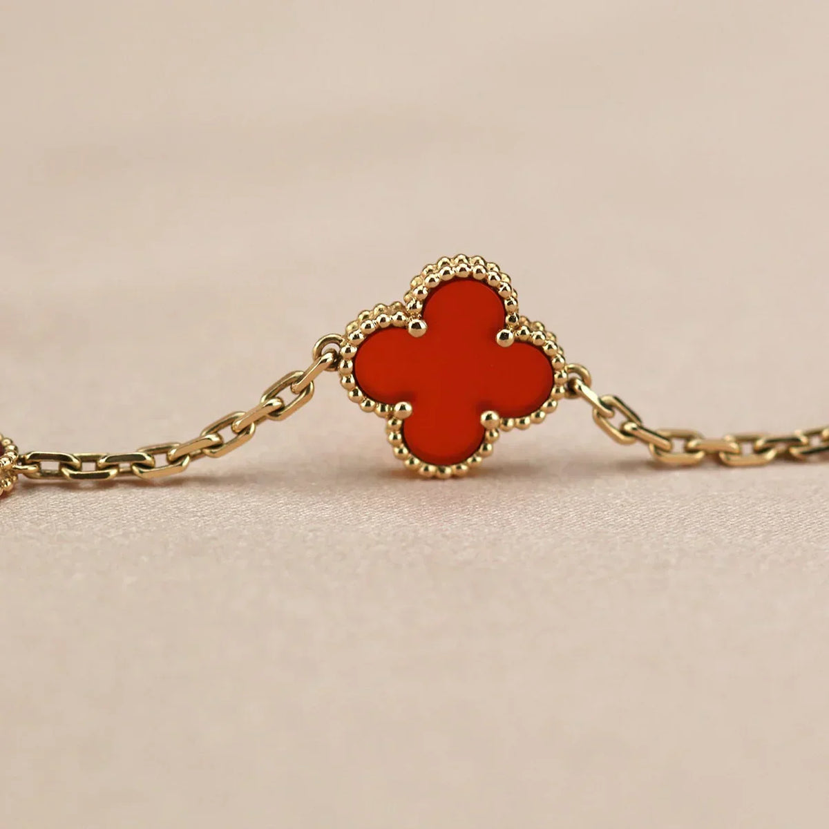 [Royal Jewellery] CLOVER 5 MOTIF RED CORNELIAN BRACELET COLLECTION