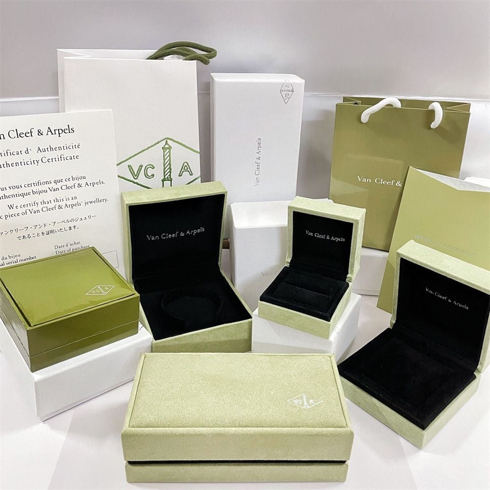 [Royal] VA CLOVER BOX GIFT BAG