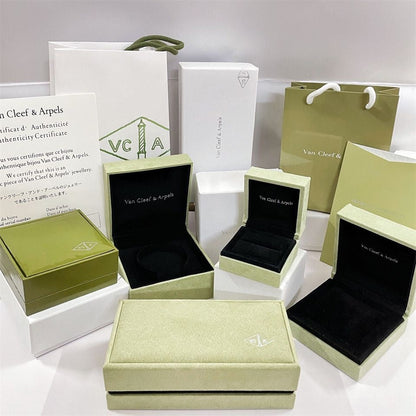 [Royal] VA CLOVER BOX GIFT BAG