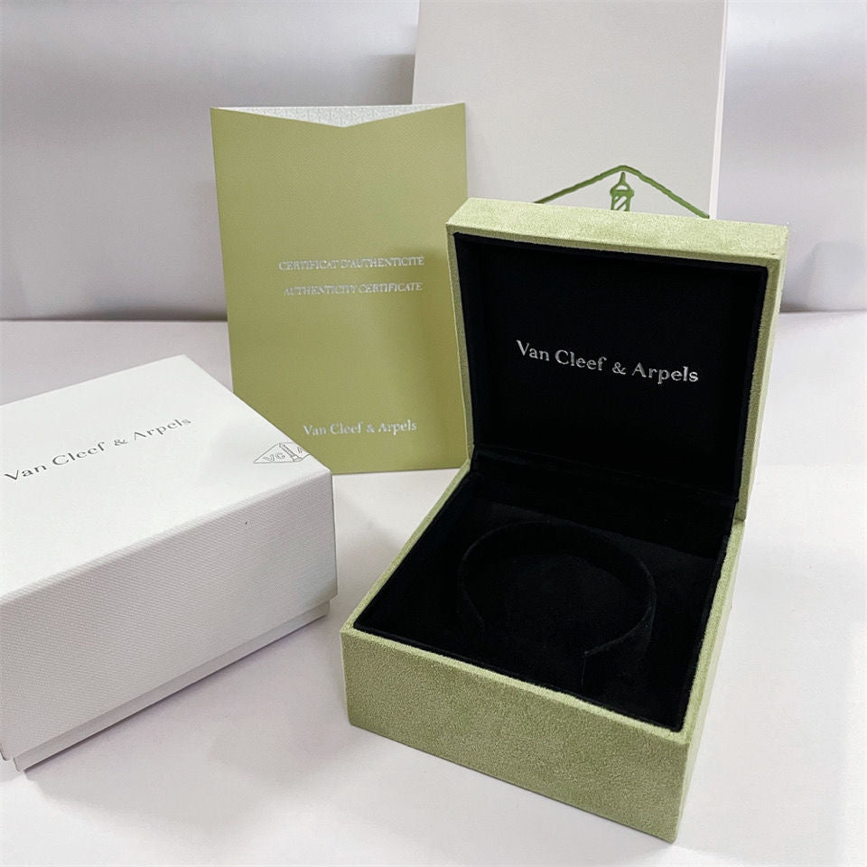 [Royal] VA CLOVER BOX GIFT BAG