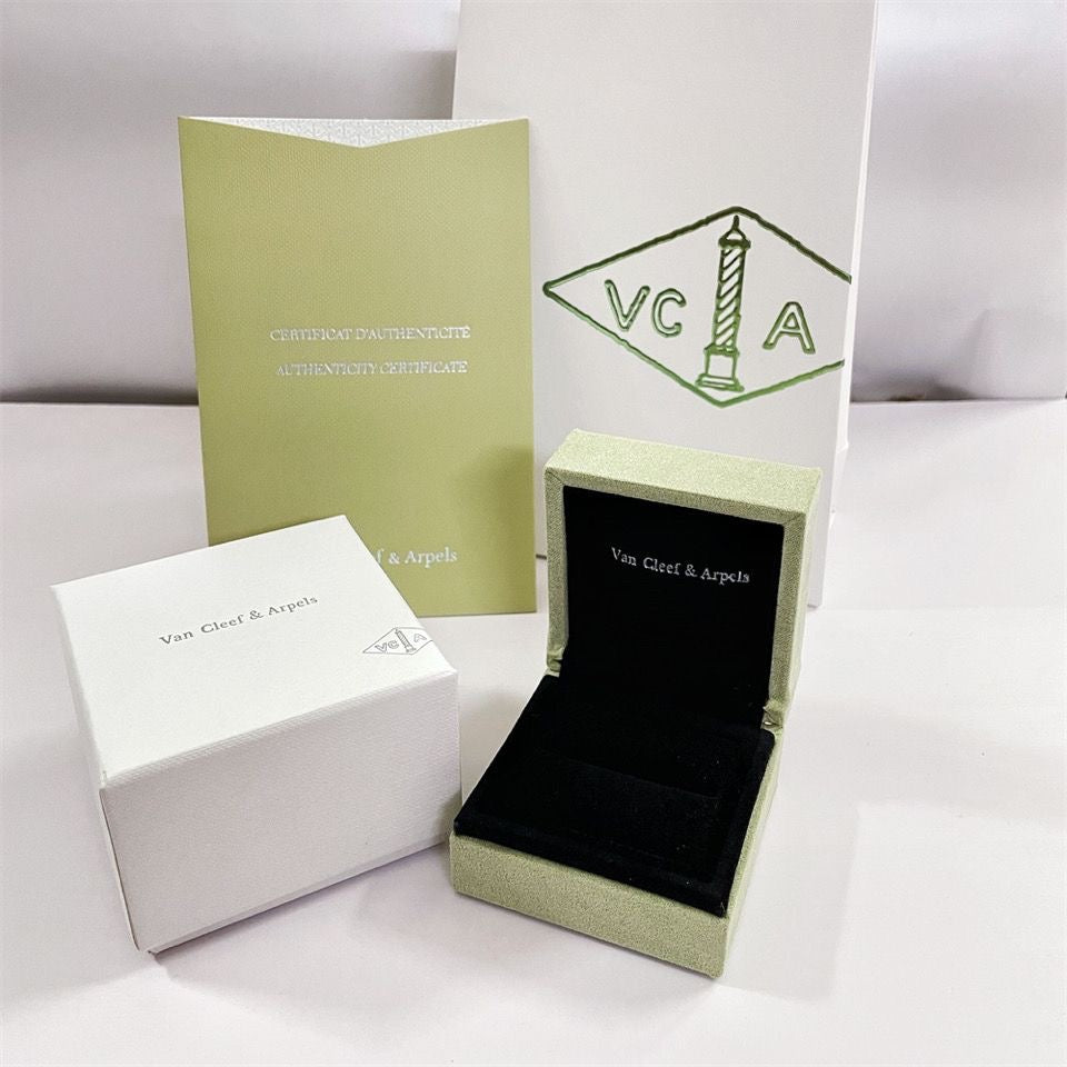 [Royal] VA CLOVER BOX GIFT BAG