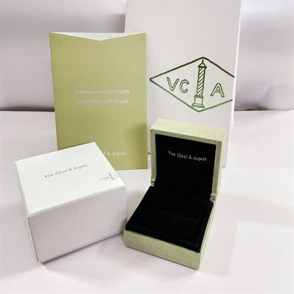 [Royal] VA CLOVER BOX GIFT BAG