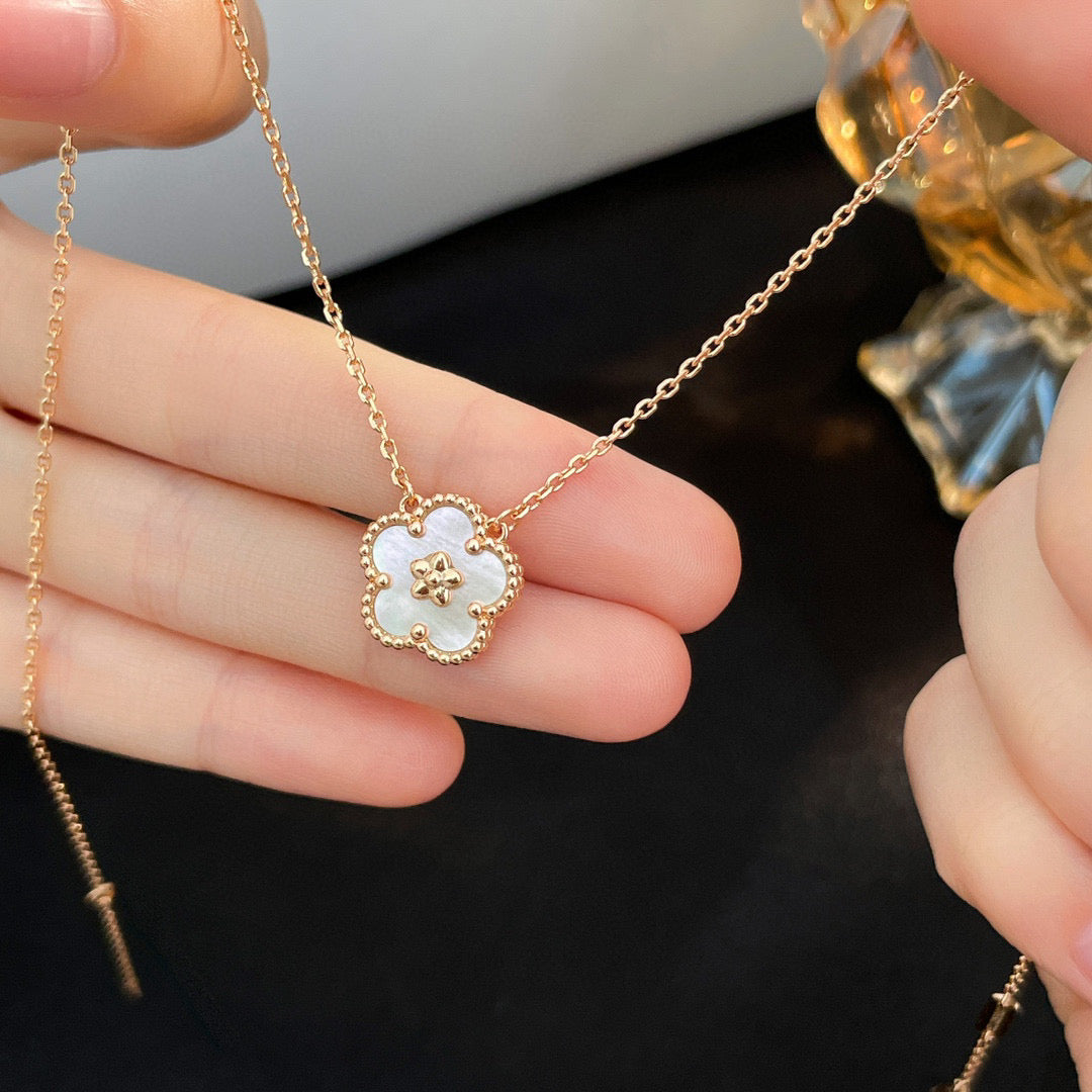 [Royal Jewellery]LUCKY  WHITE MOP  PLUM BLOSSOM NECKLACE