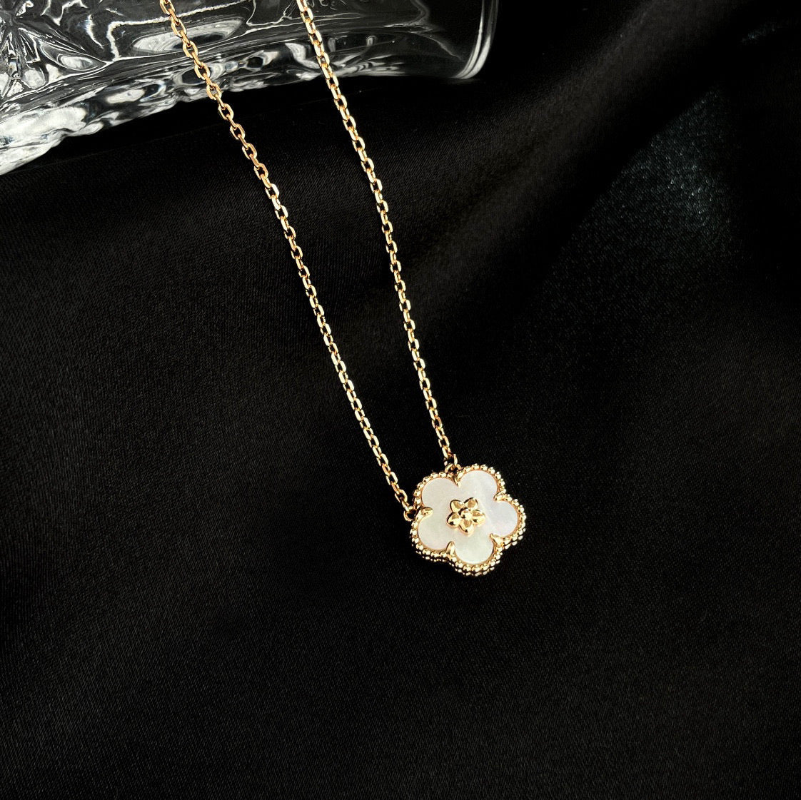 [Royal Jewellery]LUCKY  WHITE MOP  PLUM BLOSSOM NECKLACE