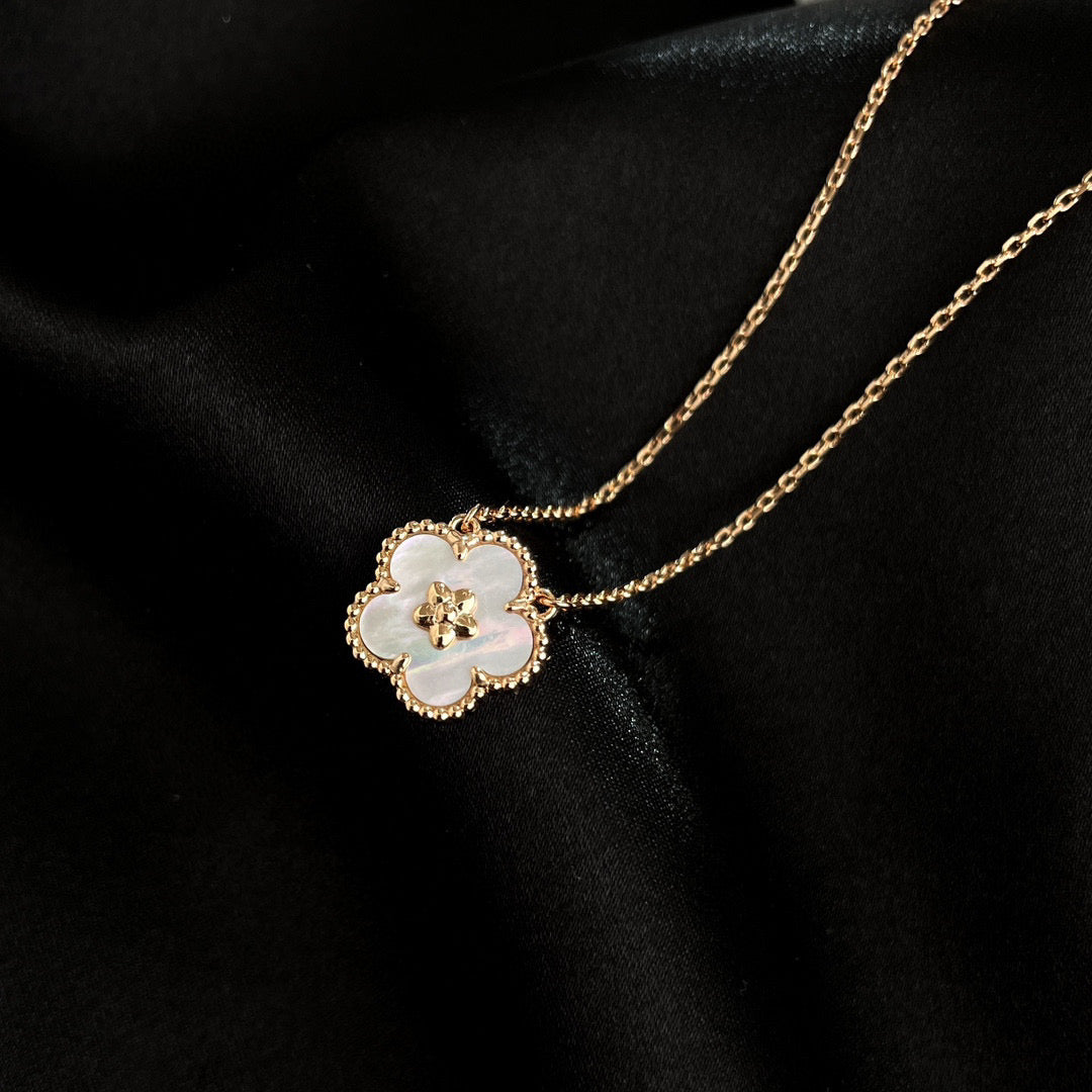 [Royal Jewellery]LUCKY  WHITE MOP  PLUM BLOSSOM NECKLACE