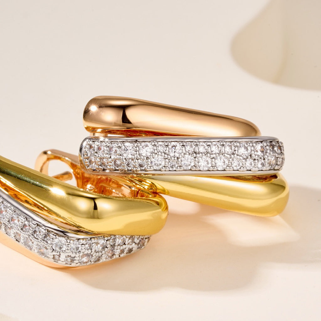 [Royal] TRINITY HALF DIAMOND  CUSHION EARRINGS