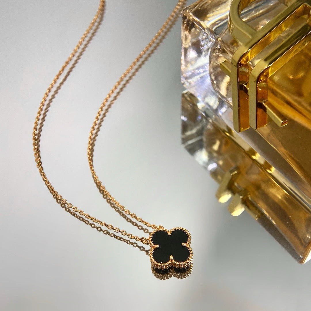 [Royal Jewellery]CLOVER 15MM BLACK ONYX SINGLE FLOWER NECKLACE