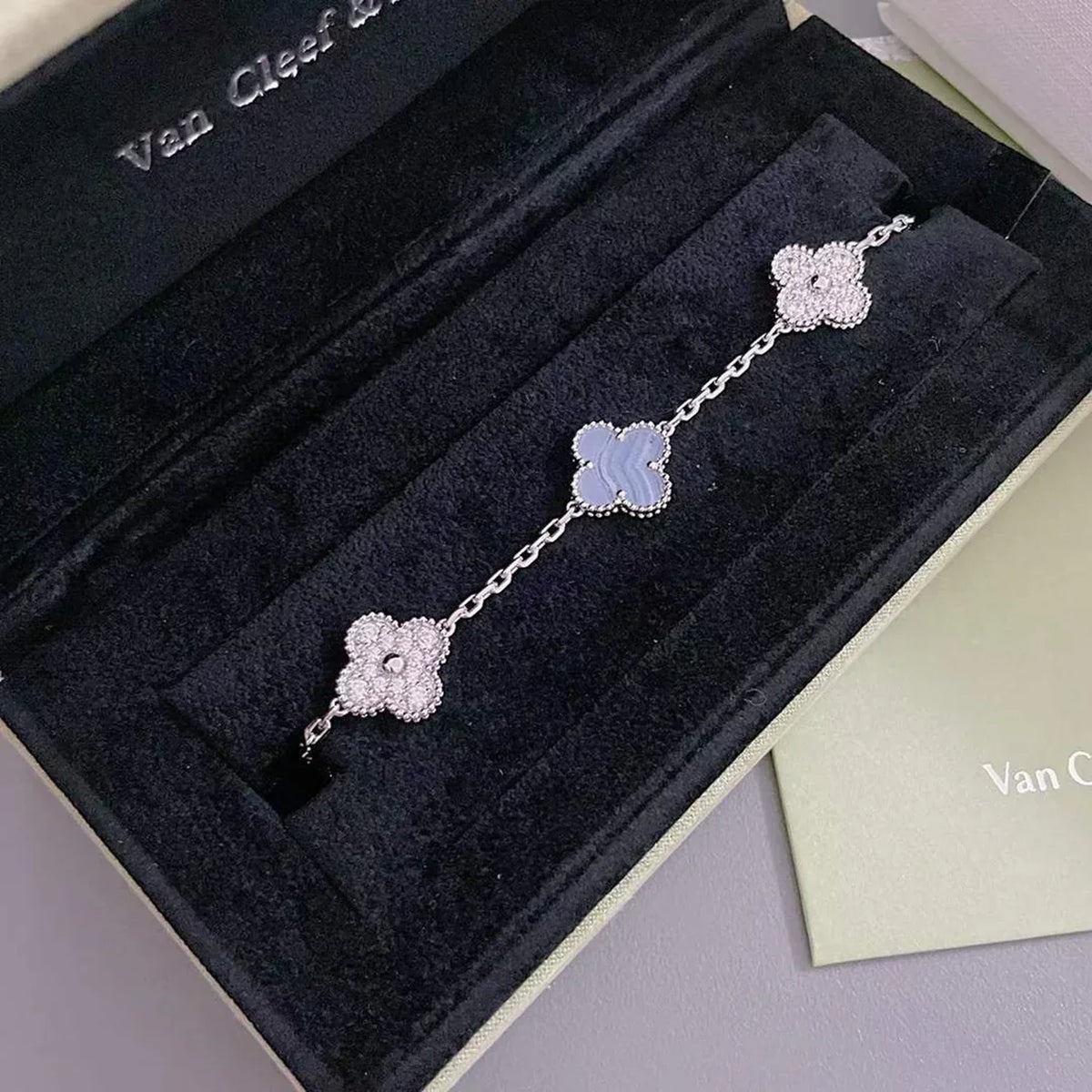 [Royal Jewellery] CLOVER 5 MOTIF PURPLE CHALCEDONY BRACELET COLLECTION