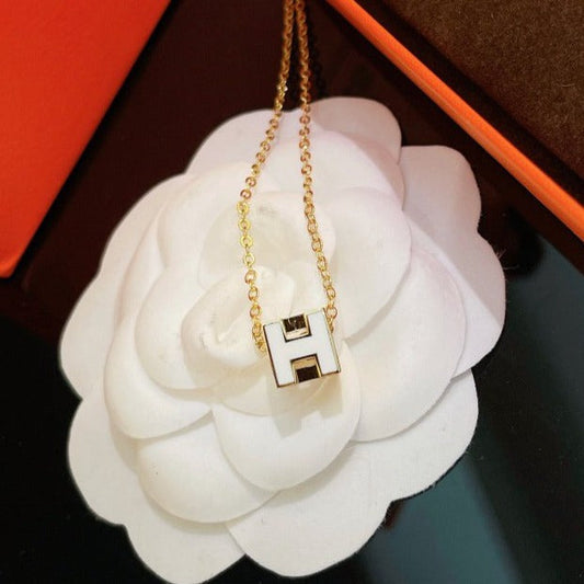 [Royal Jewellery]H WHITE SQUARE GOLD NECKLACE