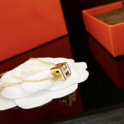 [Royal Jewellery]H WHITE SQUARE GOLD NECKLACE