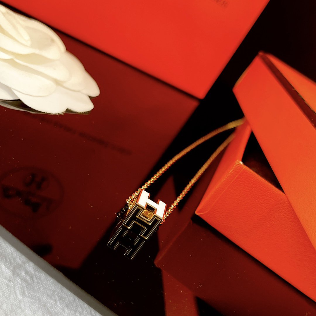 [Royal Jewellery]H WHITE SQUARE GOLD NECKLACE