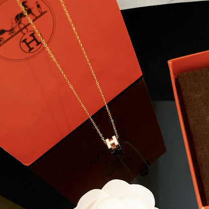 [Royal Jewellery]H WHITE SQUARE GOLD NECKLACE