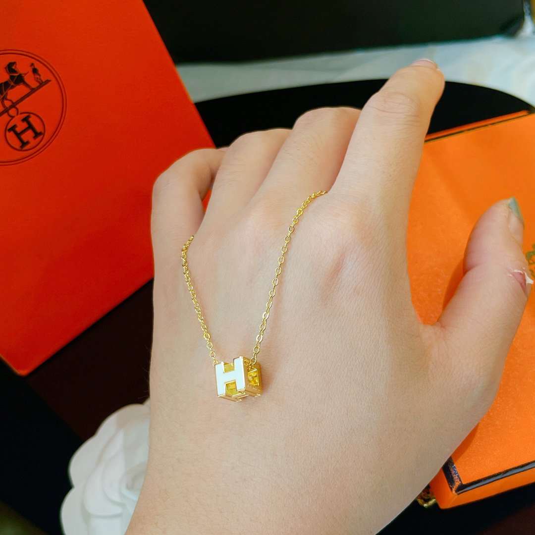 [Royal Jewellery]H WHITE SQUARE GOLD NECKLACE