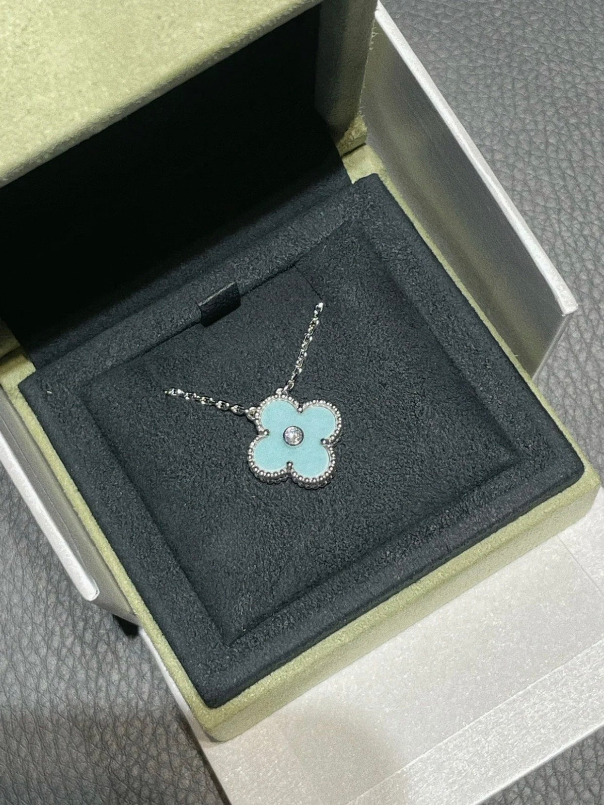 [Royal Jewellery]CLOVER 1 DIAMOND LIGHT BLUE SILVER NECKLACE