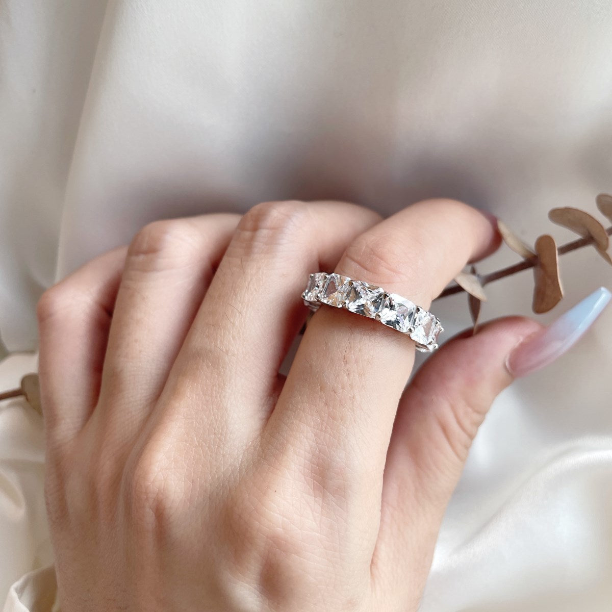 [Royal Jewellery]Elegant Princess Cut Tennis Ring