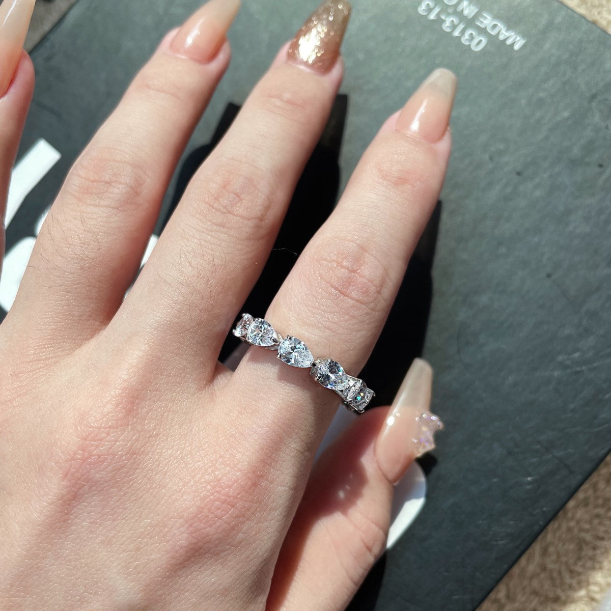 [Royal Jewellery]Exquisite Pear Cut Tennis Ring