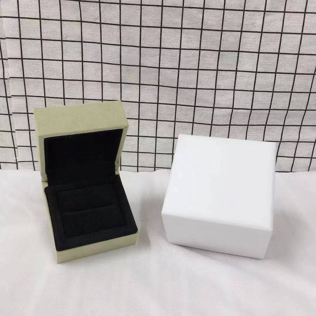 [Royal] VA CLOVER BOX GIFT BAG