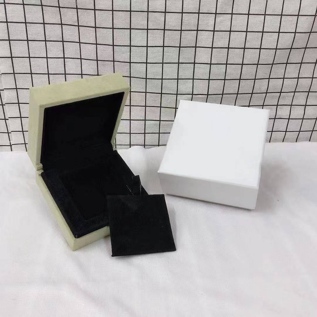 [Royal] VA CLOVER BOX GIFT BAG