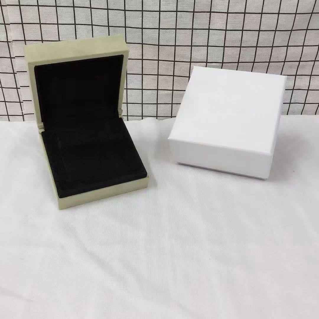 [Royal] VA CLOVER BOX GIFT BAG