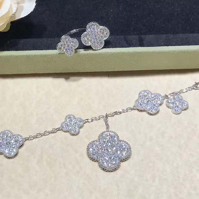 [Royal Jewellery]CLOVER 6 MOTIFS SILVER DIAMOND BRACELET