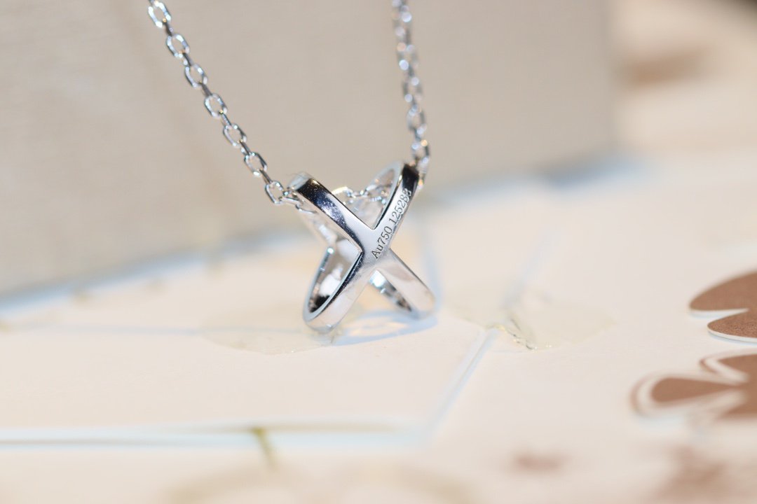 [Royal Jewellery]JEUX DE DIAMOND NECKLACE
