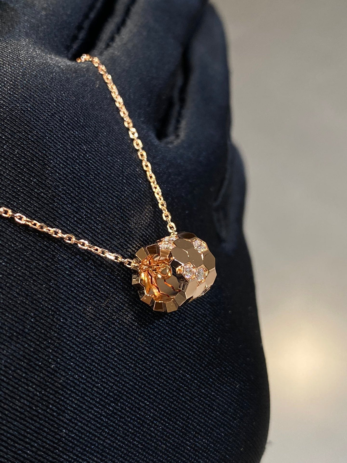 [Royal Jewellery]BEE LOVE DIAMOND NECKLACE