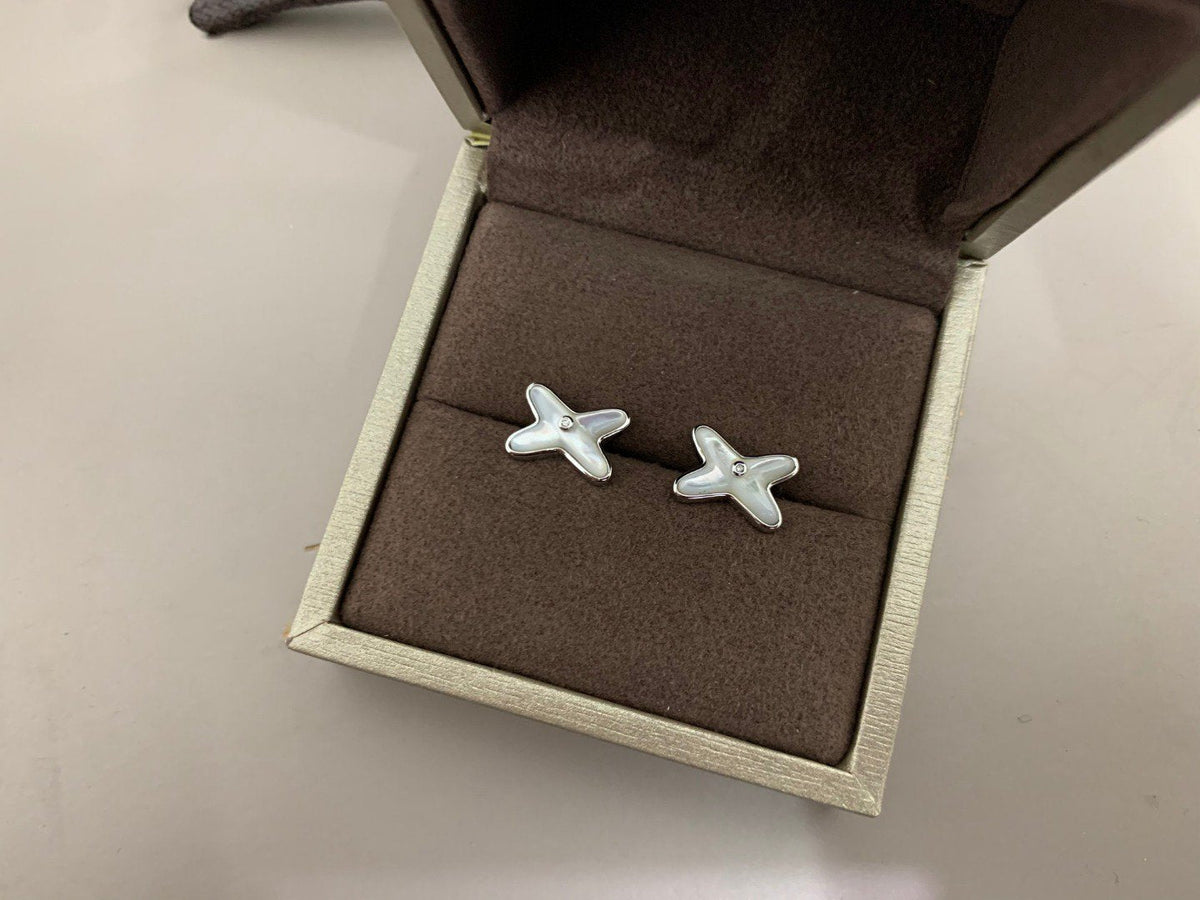 [Royal Jewellery]JEUX DE WHITE MOP SILVER DIAMOND EARRINGS