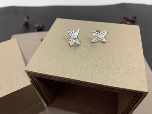 [Royal Jewellery]JEUX DE WHITE MOP SILVER DIAMOND EARRINGS