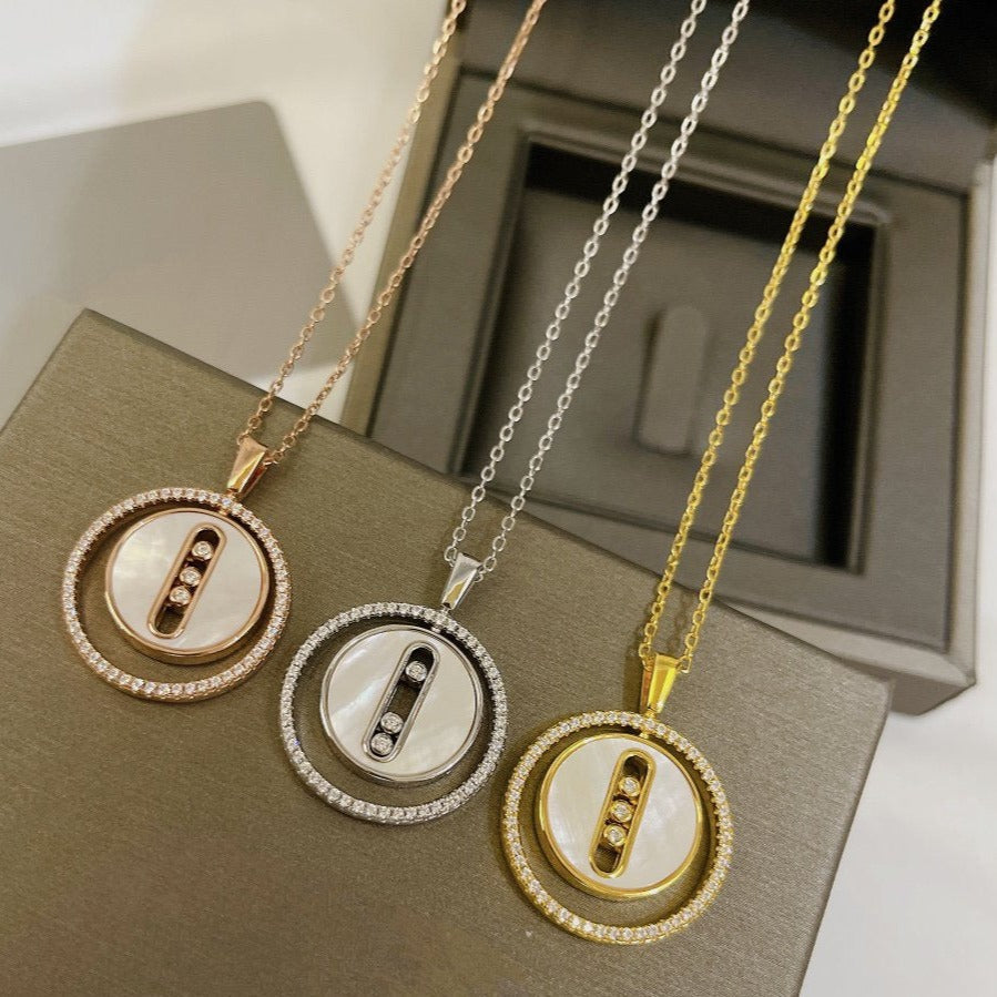 [Royal]LUCKY MOVE MM NACRE BLANCHE DIAMOND NECKLACE