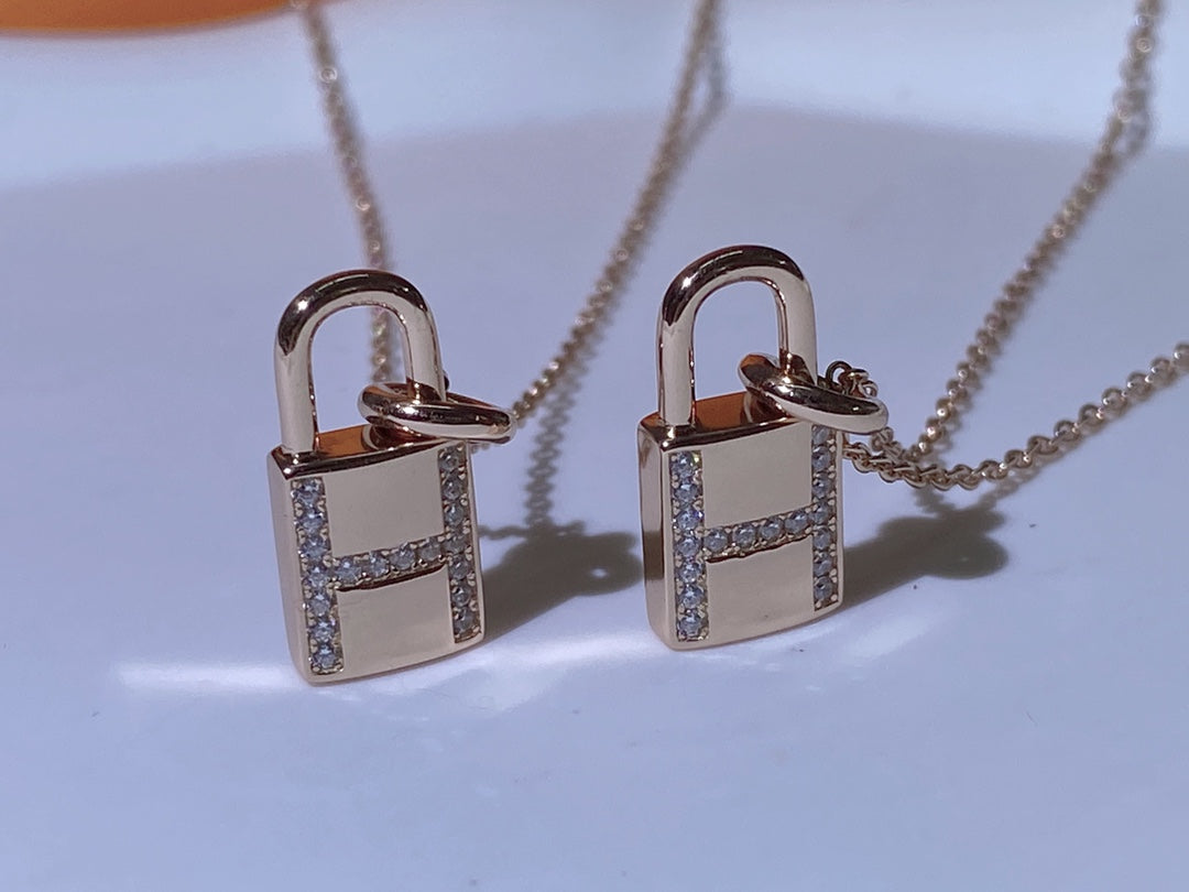 [Royal]HM ADVANCED NICHE LOCK HEAD NECKLACE DIAMONDS