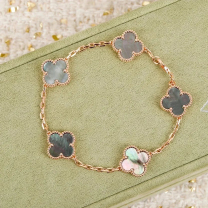 [Royal Jewellery] CLOVER 5 MOTIF GRAY MOP BRACELET COLLECTION
