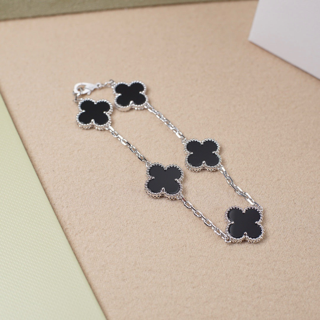 [Royal Jewellery] CLOVER 5 MOTIF ONYXS BRACELET COLLECTION