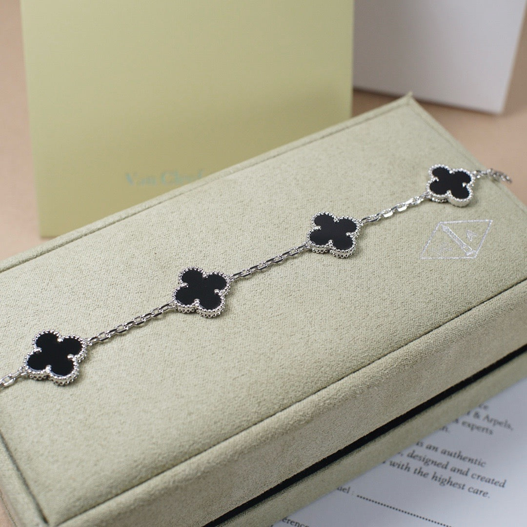 [Royal Jewellery] CLOVER 5 MOTIF ONYXS BRACELET COLLECTION