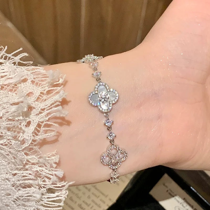 [Royal Jewellery]CLOVER 5 MOTIF PINK BLUE RED WHITE BRACELET
