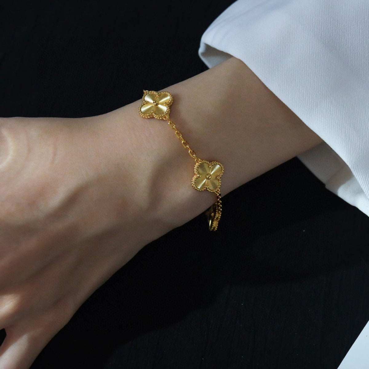 [Royal]Clover Laser  Pulsar Stone 5-Motif & LOVE Diamond-Paved Bracelet Stack Set