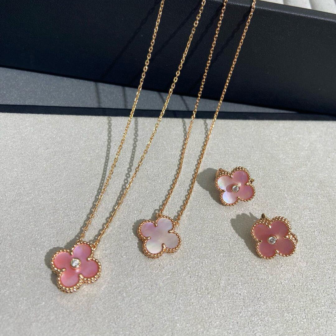 [Royal Jewellery]CLOVER 15MM DIAMOND PINK MOP NECKLACE