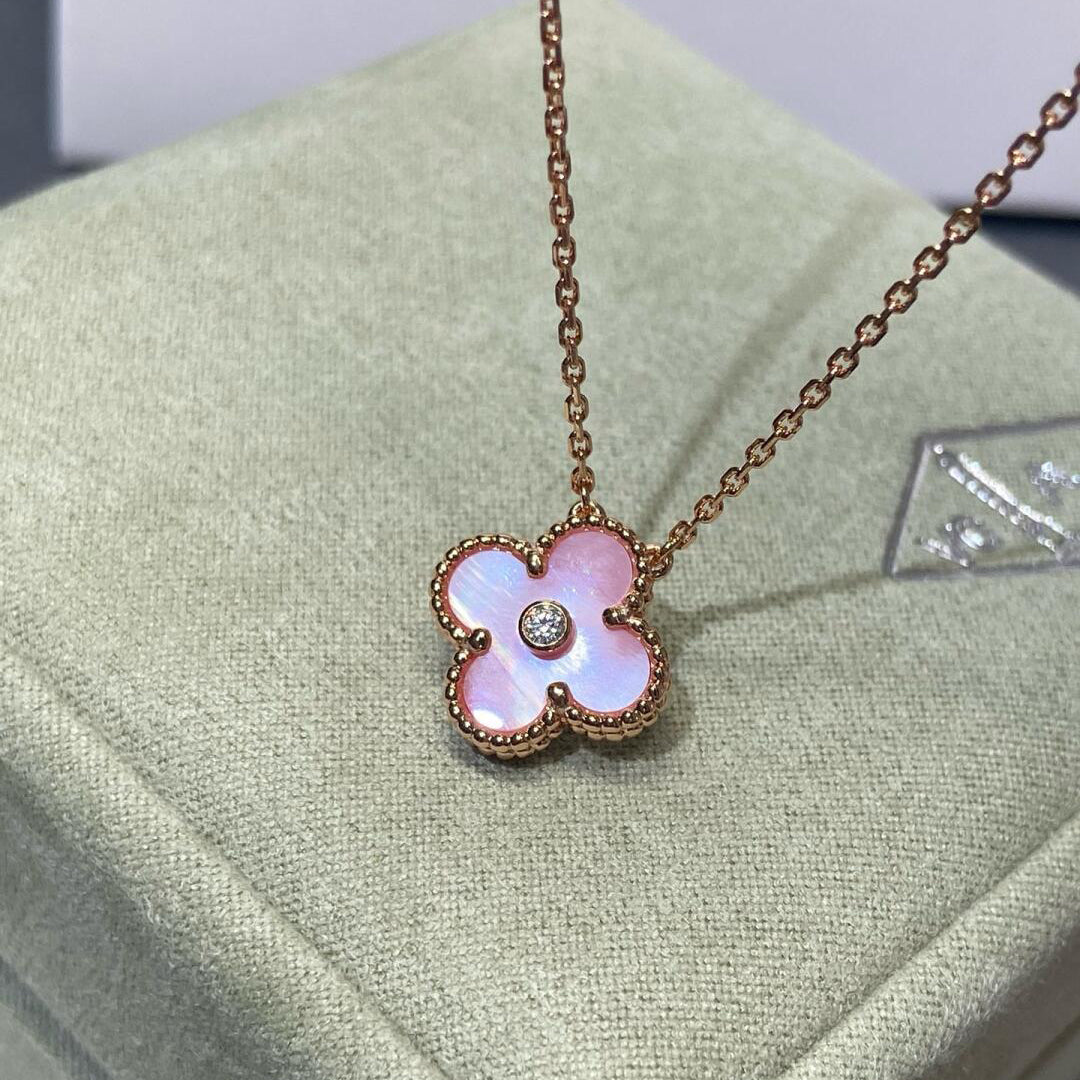 [Royal Jewellery]CLOVER 15MM DIAMOND PINK MOP NECKLACE