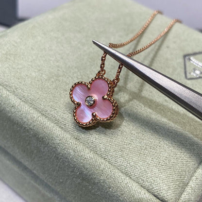 [Royal Jewellery]CLOVER 15MM DIAMOND PINK MOP NECKLACE