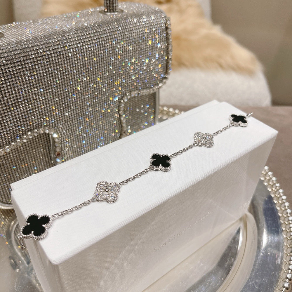 [Royal Jewellery] CLOVER 5 MOTIF ONYXS BRACELET COLLECTION