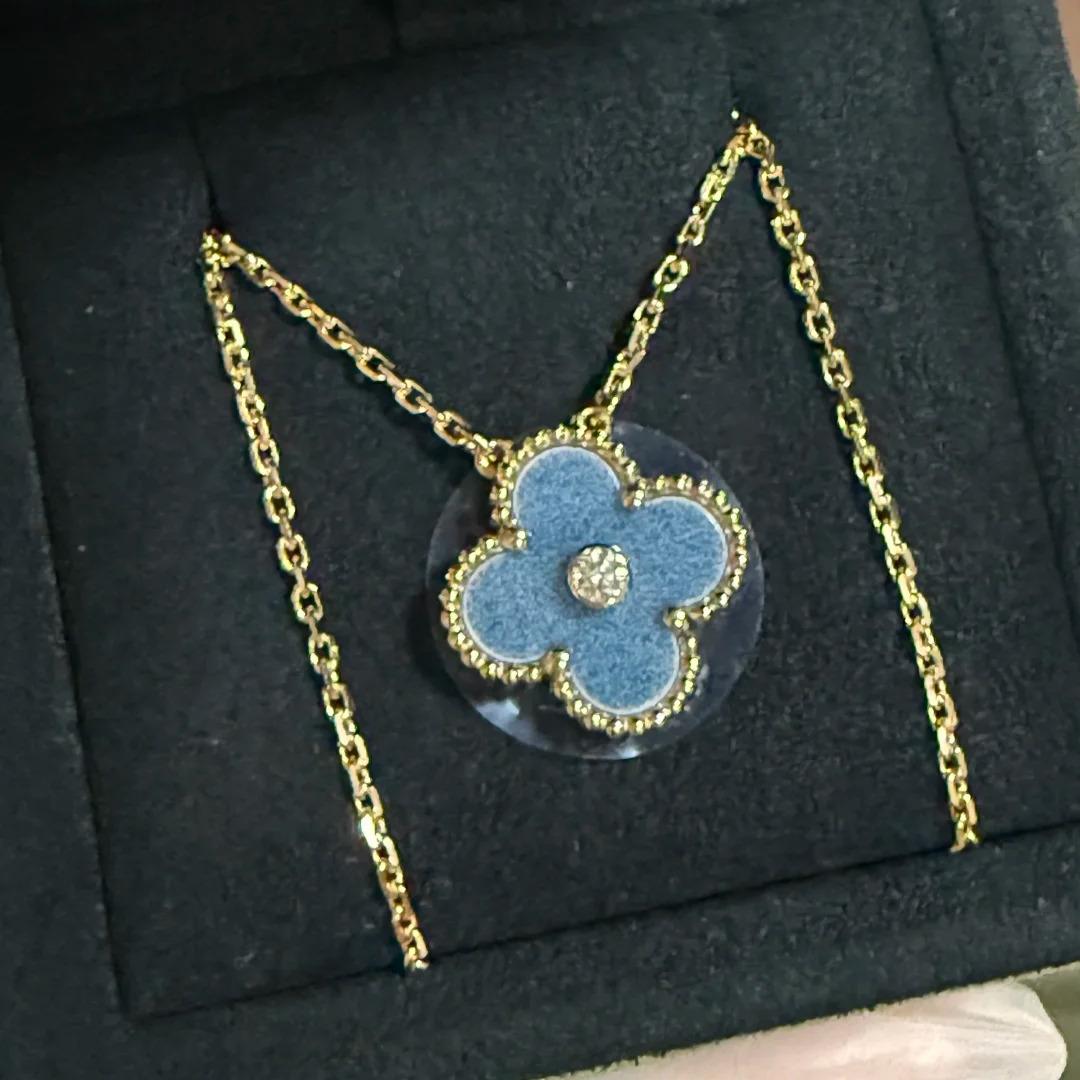 [Royal] 2026 CLOVER 15MM CHRISTMAS LIMITED EDITION SINGLE FLOWER NECKLACE