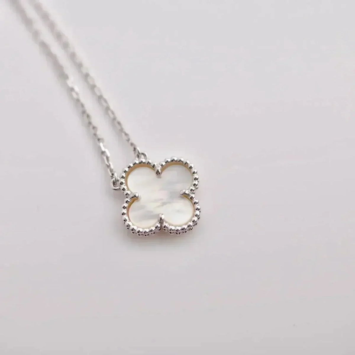 [Royal Jewellery]CLOVER  15MM WHITE MOTHER-OF-PEARL SILVER