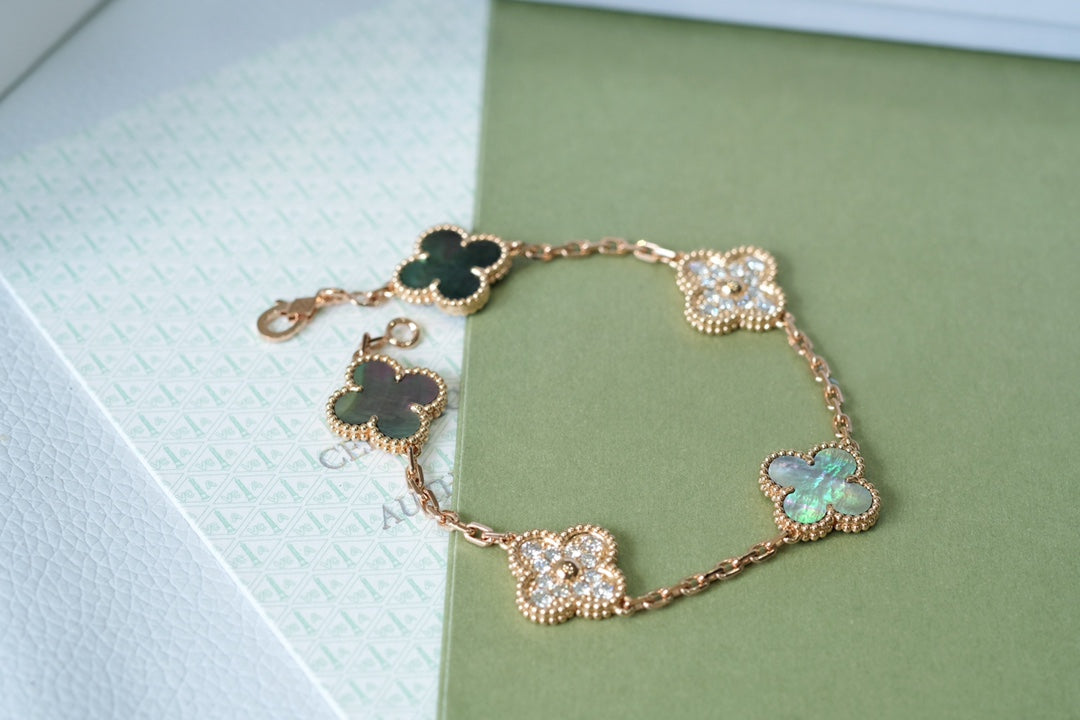 [Royal Jewellery] CLOVER 5 MOTIF GRAY MOP BRACELET COLLECTION