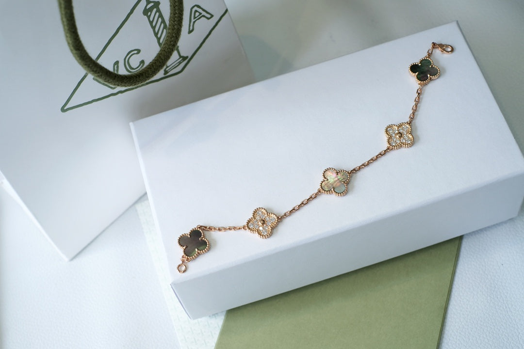 [Royal Jewellery] CLOVER 5 MOTIF GRAY MOP BRACELET COLLECTION