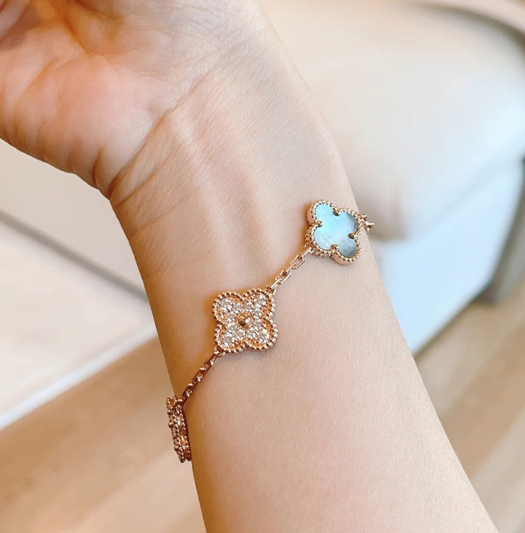[Royal Jewellery] CLOVER 5 MOTIF GRAY MOP BRACELET COLLECTION
