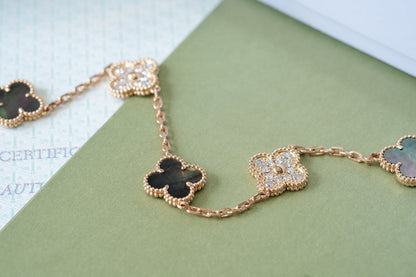 [Royal Jewellery] CLOVER 5 MOTIF GRAY MOP BRACELET COLLECTION