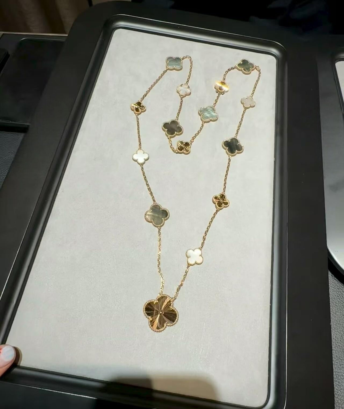 [Royal Jewellery]DETACHABLE CLOVER 15(11+4) FLOWER ROSE GOLD NECKLACE SET