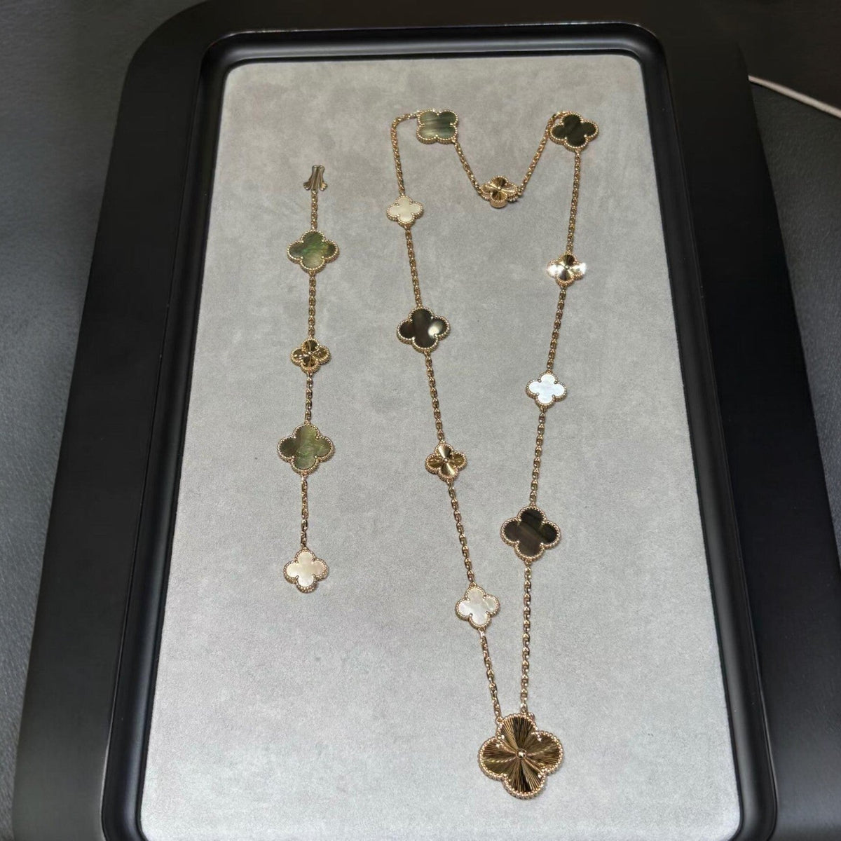 [Royal Jewellery]DETACHABLE CLOVER 15(11+4) FLOWER ROSE GOLD NECKLACE SET