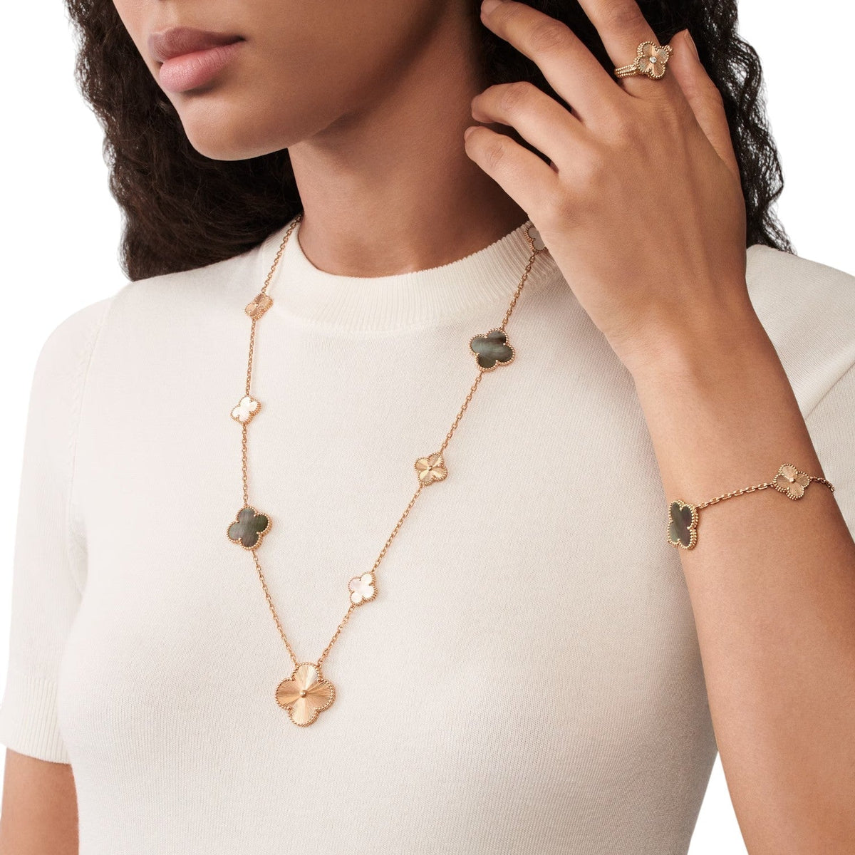 [Royal Jewellery]DETACHABLE CLOVER 15(11+4) FLOWER ROSE GOLD NECKLACE SET
