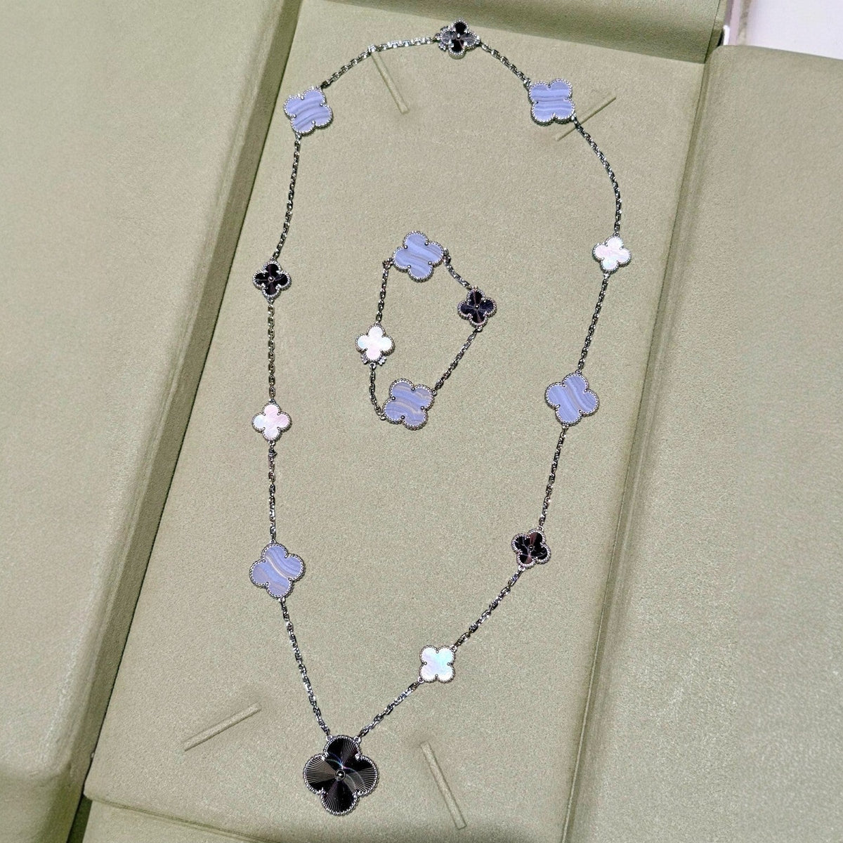 [Royal Jewellery]DETACHABLE CLOVER 15(11+4) FLOWER SILVER NECKLACE SET