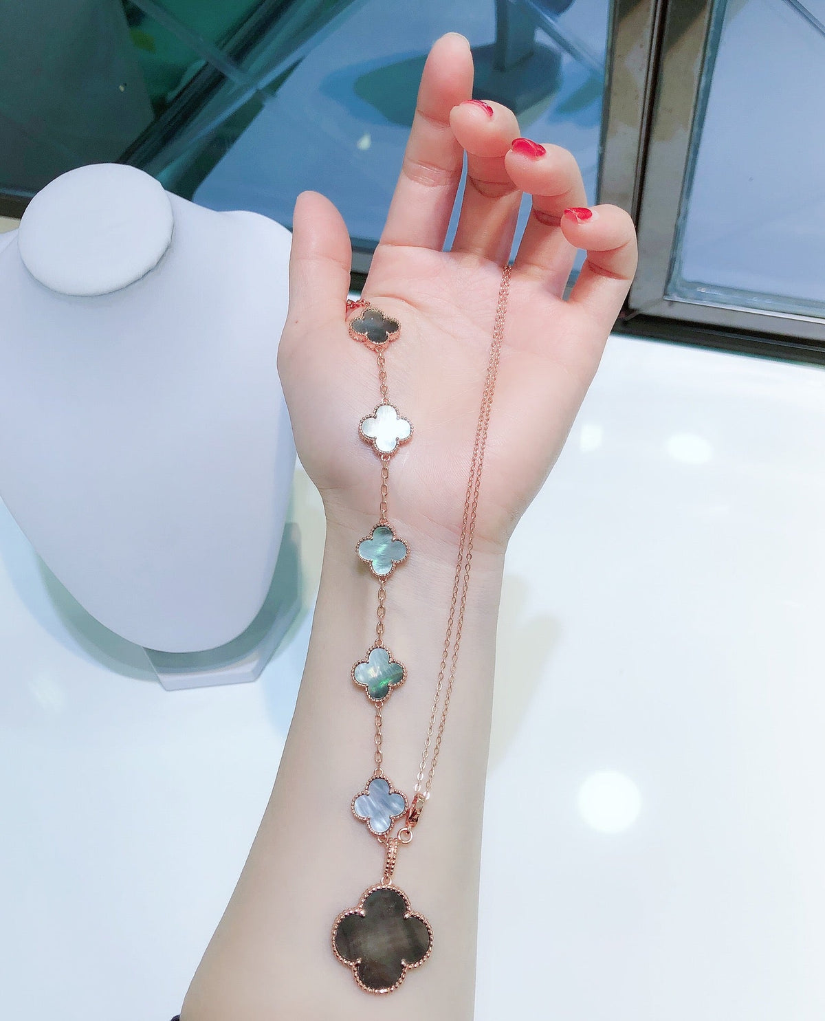[Royal Jewellery]COMBINED BRACELET 5 MOTIFS AND NECKLACE DARK MOP ROSE GOLD